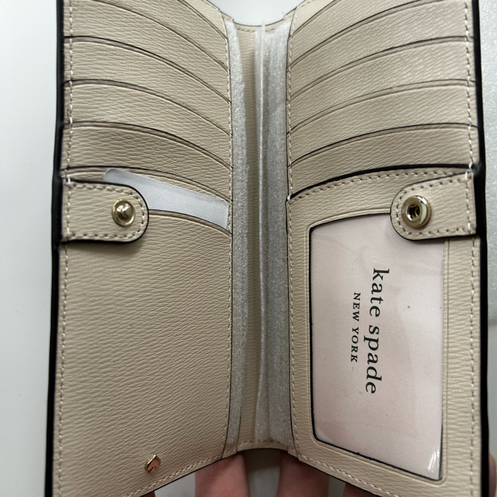 NWOT Kate Spade Wallet Brand New Condition - Picture 4 of 16